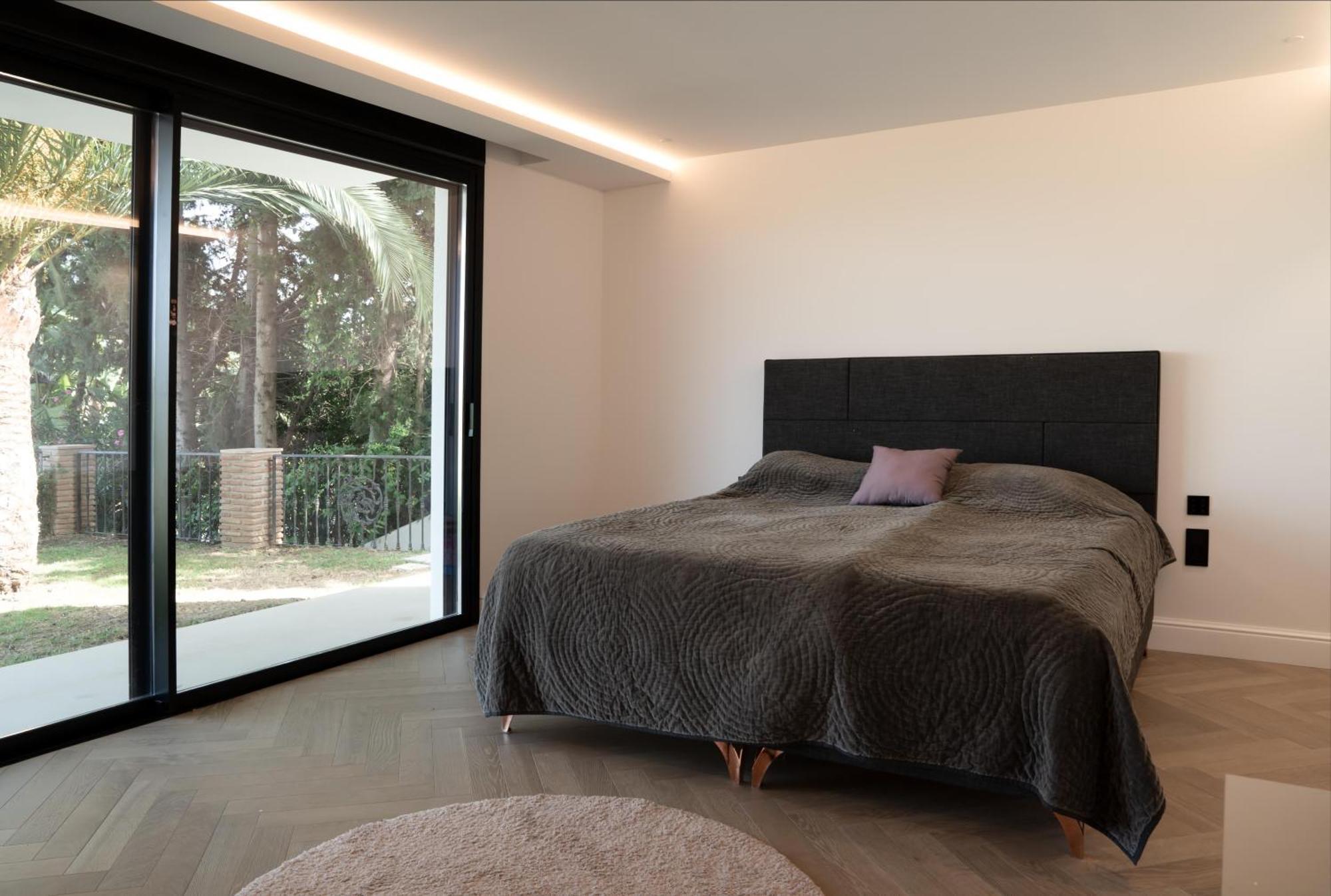 Exquisite 5 Bdrm Luxury W Gym, Bbq, And Pool Apartment Marbella