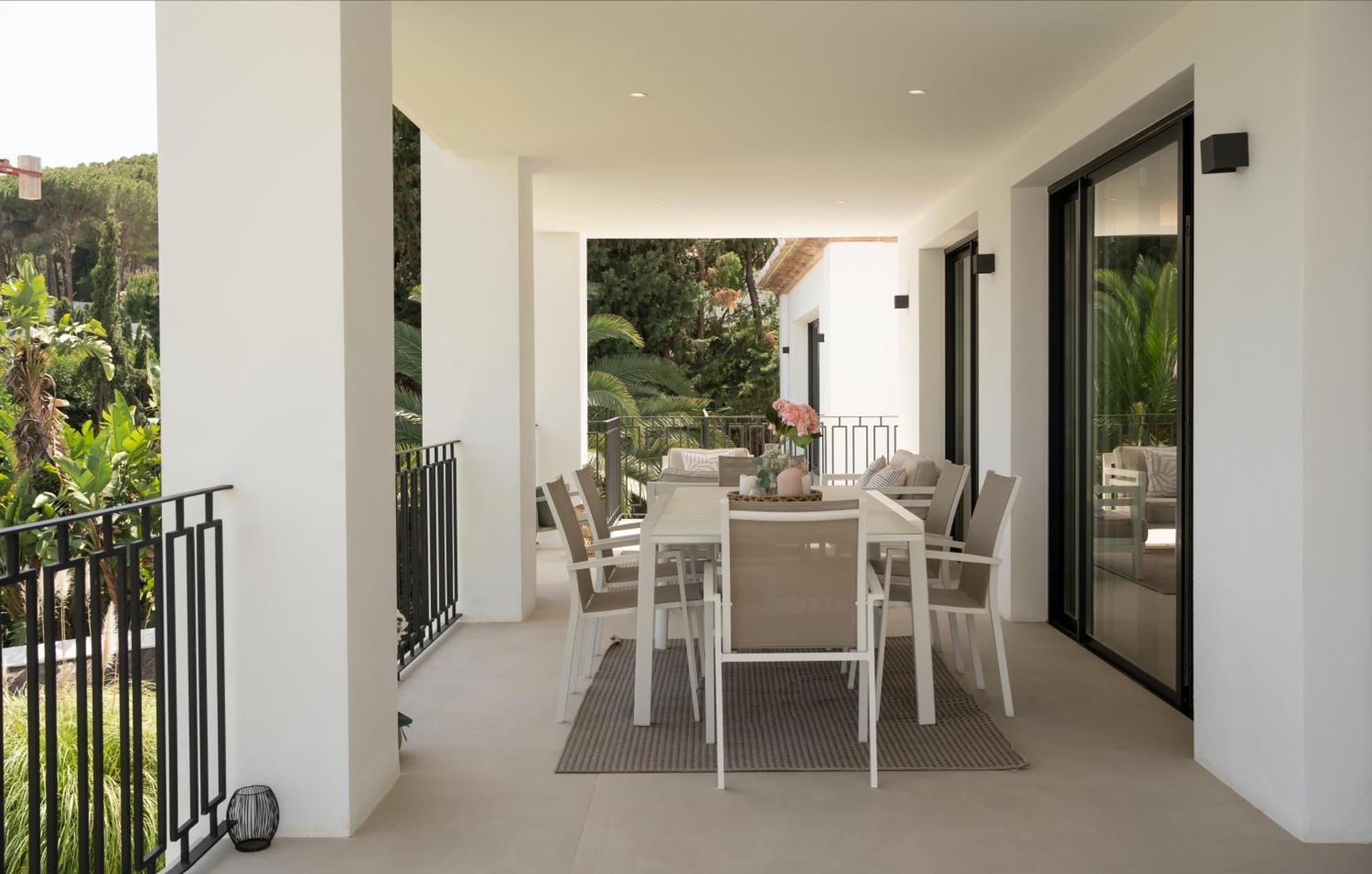 Exquisite 5 Bdrm Luxury W Gym, Bbq, And Pool